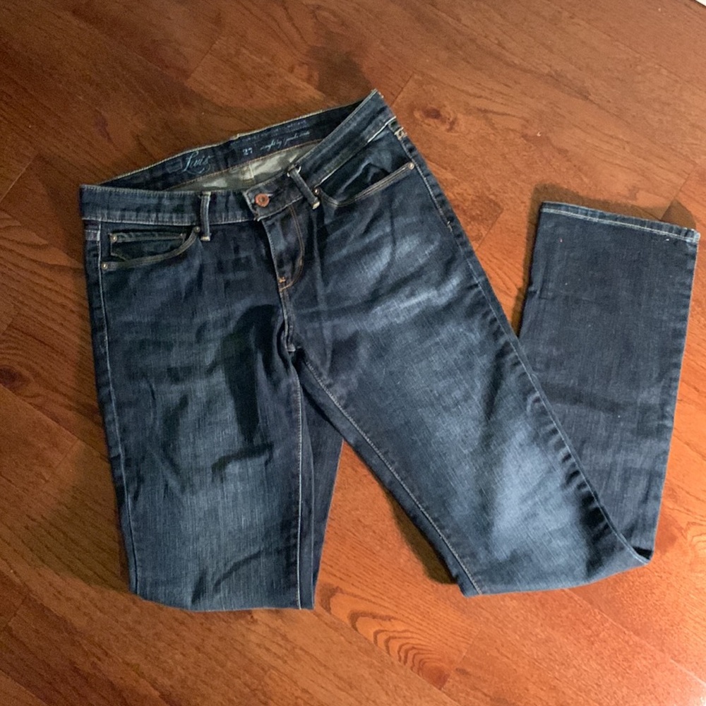 Levi’s size 27 Demi Curve straight leg